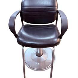 Professional Hydraulic Salon Styling Chair – Black Vinyl Barber/Beauty Chair -